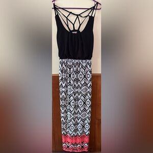 Three Pink Hearts black, white, peach chevron printed maxi dress. Size small.